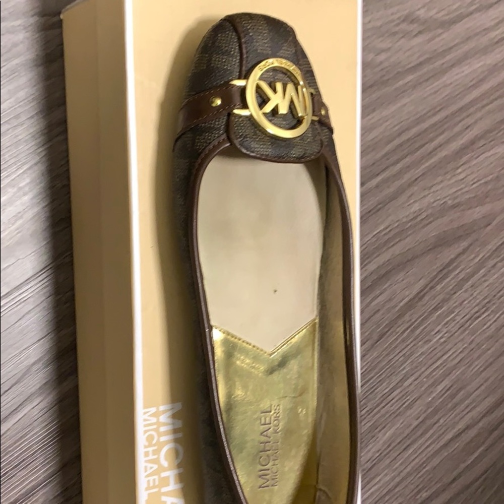 Mk authentic flats